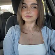 Una profesora de inglés creativa que ayuda a todos los niños y niñas de todas las edades a aprender inglés de una manera divertida